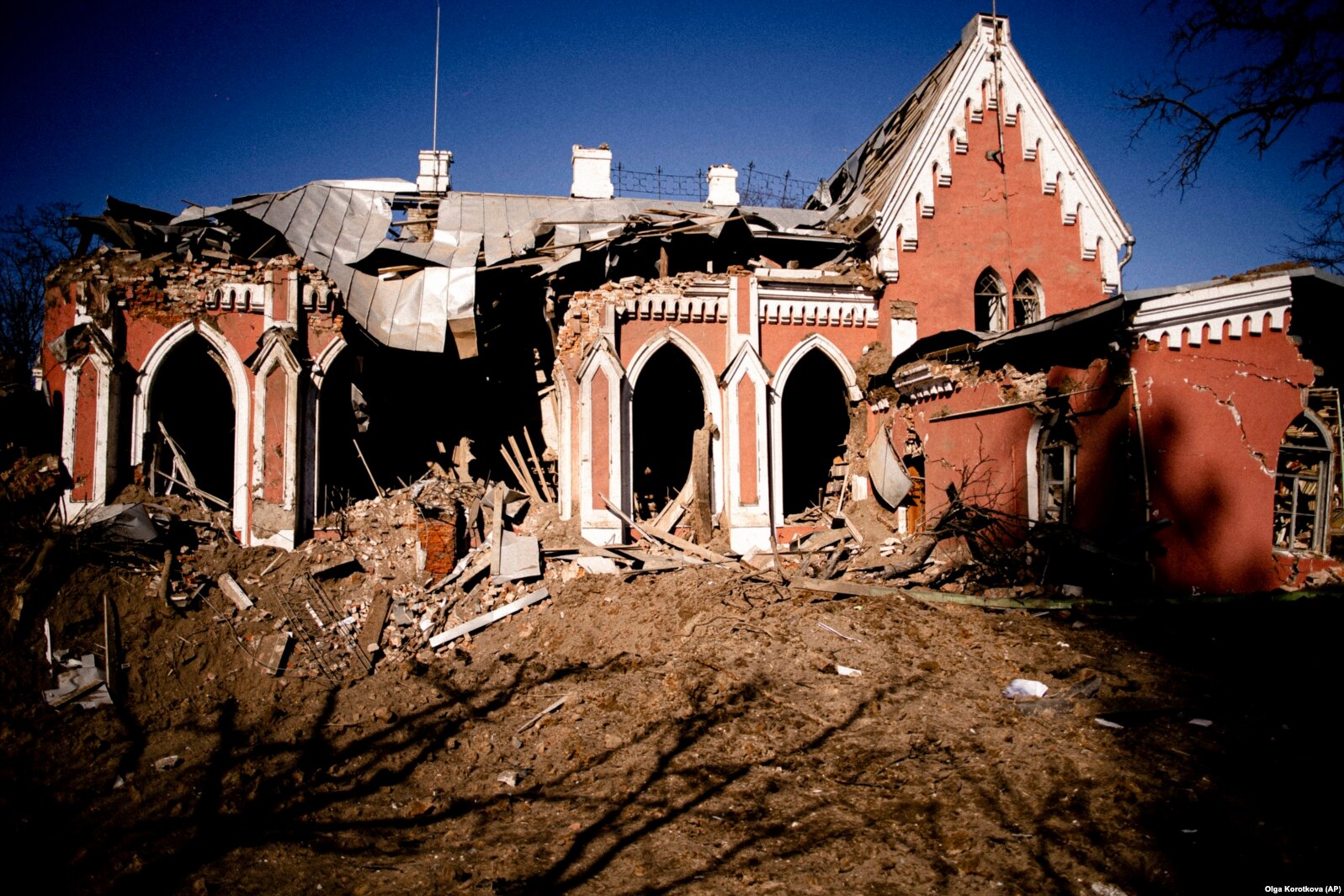 Pogled na biblioteku oštećenu granatiranjem u Černihivu, Ukrajina, 11. mart 2022.