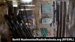 Противотанковые гранатометы, стволы пулеметов и патроны на позициях украинских военных, иллюстрационное фото