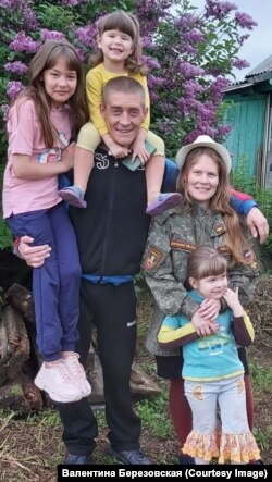 Валерий Березовский с племянницами и сестрой