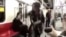 Eýranda metroda tans edýän gyz