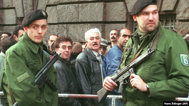 Police guard the entrance of the Berlin court in the district of Moabit in April 1997. The court convicted an Iranian and three Lebanese men in the 1992 murder of four Kurdish Iranian opposition politicians in the Mykonos restaurant.