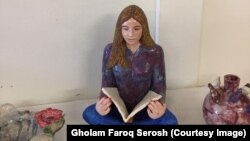 دختر دانش آموز افغان٬ اثری از غلام فاروق سروش که در نمایشگاه بین المللی هالند به نمایش گذاشته شده بود. 