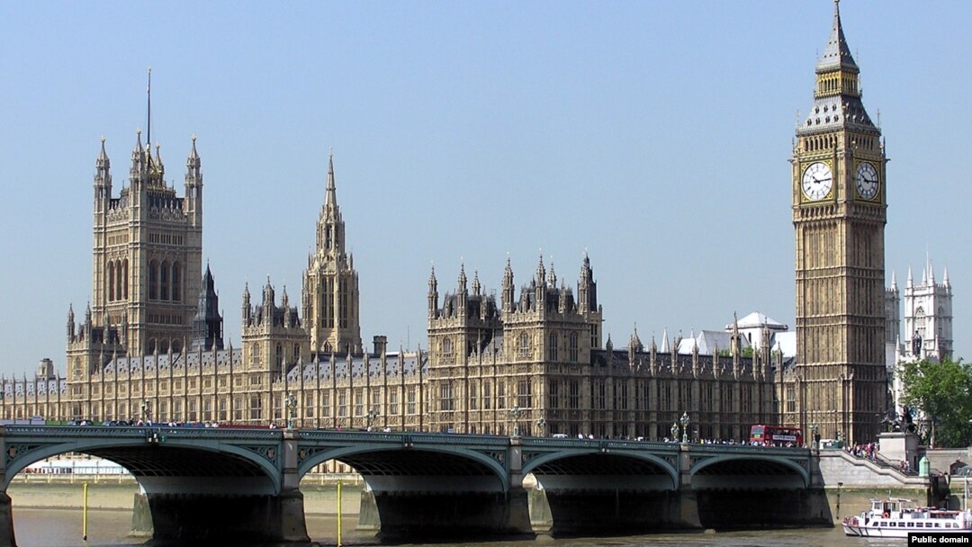 Вид на здание парламента Великобритании в Лондоне. 