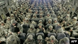 ABŞ hərbçiləri təyyarədə