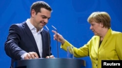 Kancelarja gjermane Angela Merkel dhe kryeministri grek Alexis Tsipras