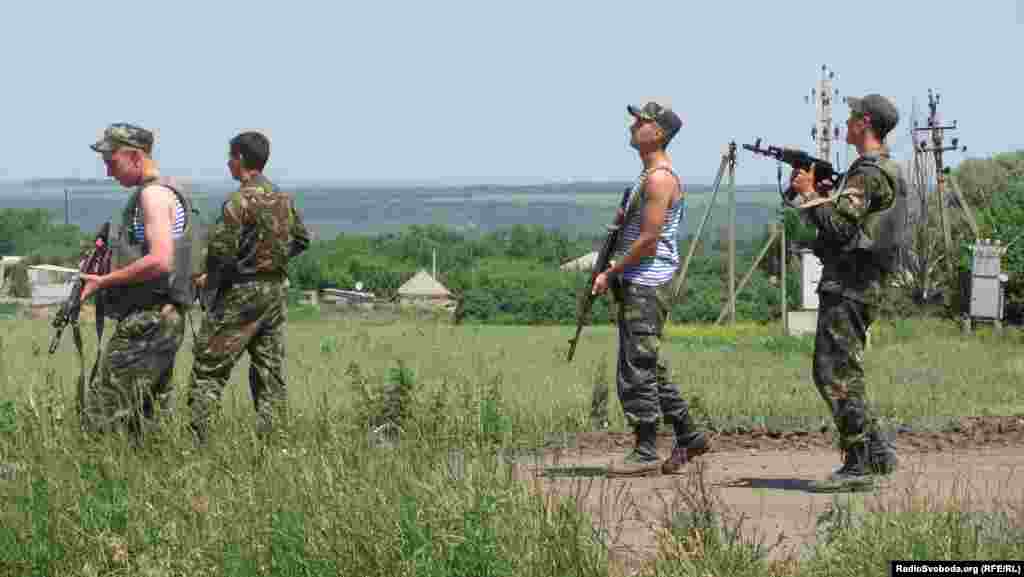 Українські солдати на блокпосту, 10 червня 2014 року