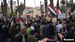 Сирійця визнали винним у причетності до вбивств 27 людей у 2011 та 2012 роках у місті Дума (на фото: антиурядовий протест у Думі, квітень 2011 року)