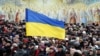 Натомість 33% опитаних українців вважають, що події в Україні розвиваються в правильному напрямі