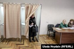 На ўчастку «усё ціха і спакойна, ідуць людзі» ці «немагчыма нават працаваць»?