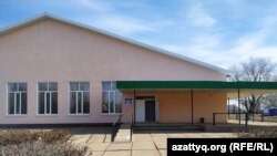 Здание Дворца культуры, где проходила встреча жителей села Акжайык, недовольных открытием карантинного стационара, с чиновниками. Западно-Казахстанская область, 11 марта 2020 года.