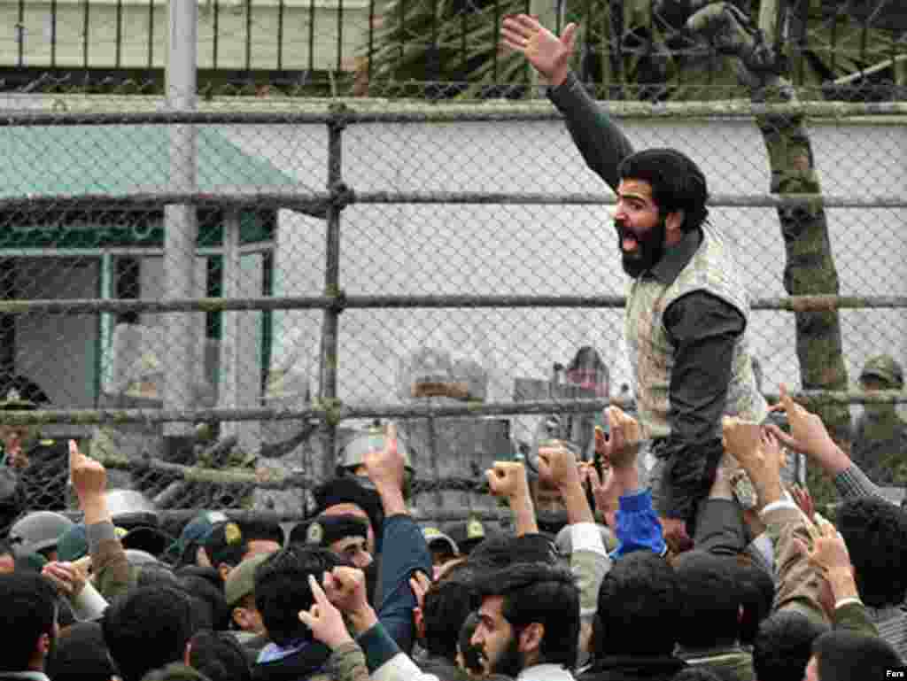 Iran,Hundreds of Iranian students crowded outside the British Embassy in Tehran, 04/01/2007