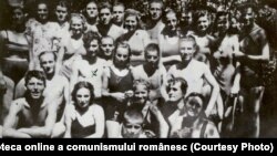 Ceaușescu la piscină. Fototeca online a comunismului românesc, cota 2/
