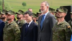 Regele Felipe VI al Spaniei și președintele României Nicușor Dan au vizitat marți, 10 iunie, trupele NATO dislocate la Cincu, la baza militară care găzduiește Grupul de Luptă al Alianței Nord Atlantice.