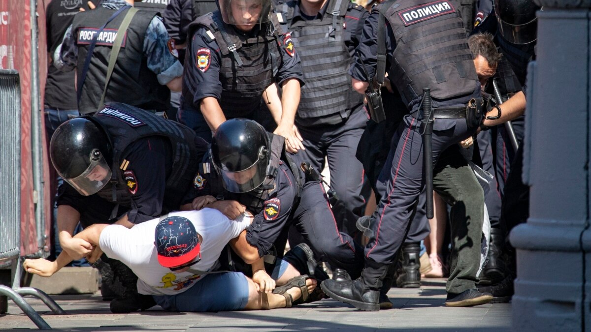 полицейские в москве