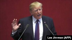 АҚШ президенті Дональд Трамп Оңтүстік Корея парламентінде сөйлеп тұр. Сеул, 8 қараша 2017 жыл.