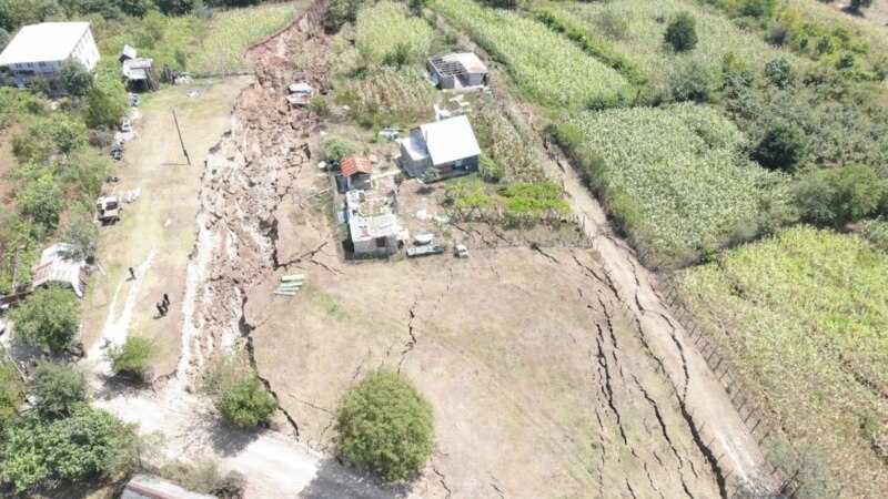 “ლამის ისე დახატონ სურათი, რომ კოლხეთის დაბლობიც წაიღოს” - რამდენად საშიშია მეწყერი ხარაგაულის სოფლებში?