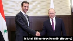 Presidenti rus, Vladimir Putin (djathtas) dhe lideri sirian, Bashar al-Assad, foto nga arkivi..