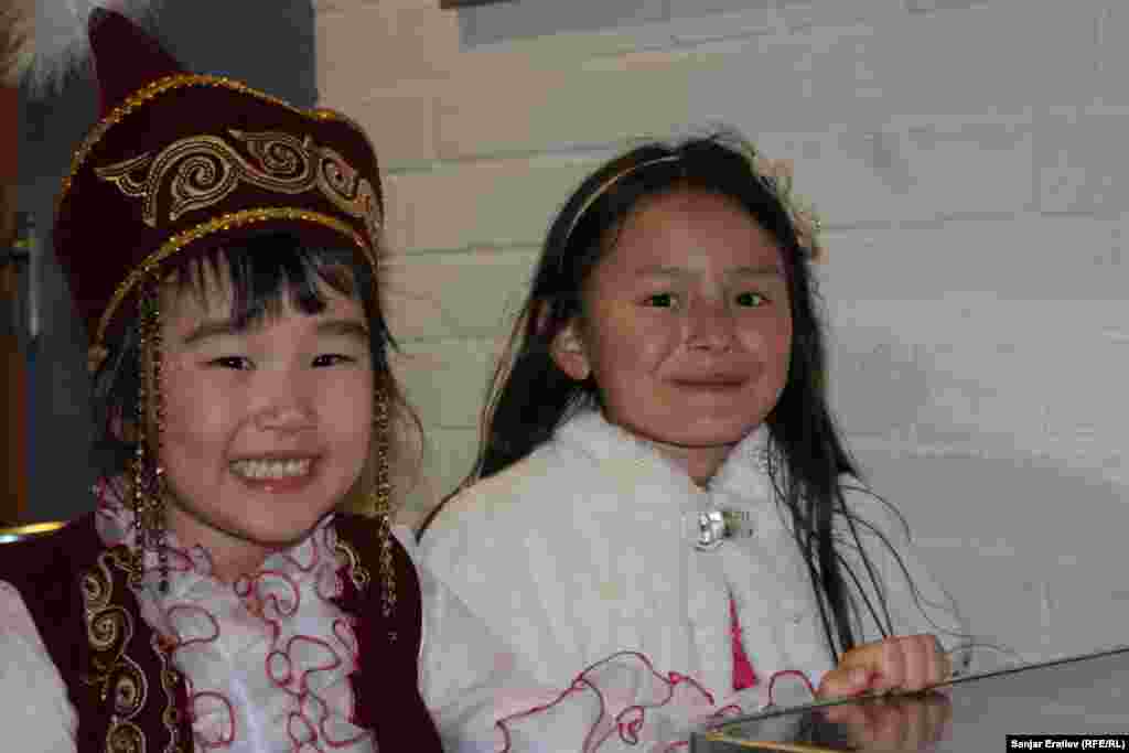 Мюнхен шаарында кыргыздар уюштурган Ноорузга келген секелектер. Маалыматтарга караганда, Германияда 4500дей кыргызстандык жашайт. 19-март, 2016-жыл (Сүрөттү тарткан: Санжар Эралиев)