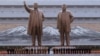 Ким Ир Сен мен Ким Чен Ирге қойылған қола мүсіндер. Пхеньян, 13 сәуір 2012 жыл.