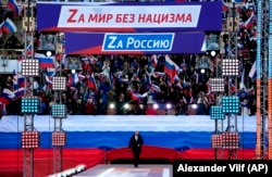 Президент России Владимир Путин на концерте, посвященном восьмой годовщине аннексии Крыма. Москва, Россия, 18 марта 2022 года.