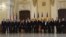 Membrii noului cabinet de miniștri de la București, împreună cu președintele Klaus Iohannis