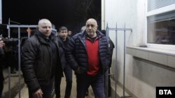 Бойко Борисов при освобождаването си от полицията в петък