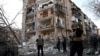 Разрушенный российским ударом один из жилых домов. Киев, 18 марта 2022 года