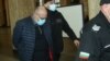 Съдебна охрана води Пламен Владимиров към залата на Софийския апелативен съд във вторник