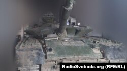 Захоплений українськими військовими новітній російський танк T-80БВМ