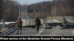 Rat je naneo ogromnu štetu infrastrukturi Ukrajine, konstatovala Svetska banka. (Foto: Ukrajinski vojnici u Sumiju, 19. mart 2022)