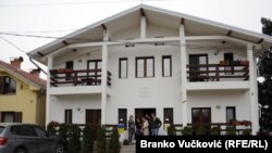 Хотелот на брачната двојка Голупцпв се наоѓа во Прњавор кај Крагуевац, 16.03.2022 година.