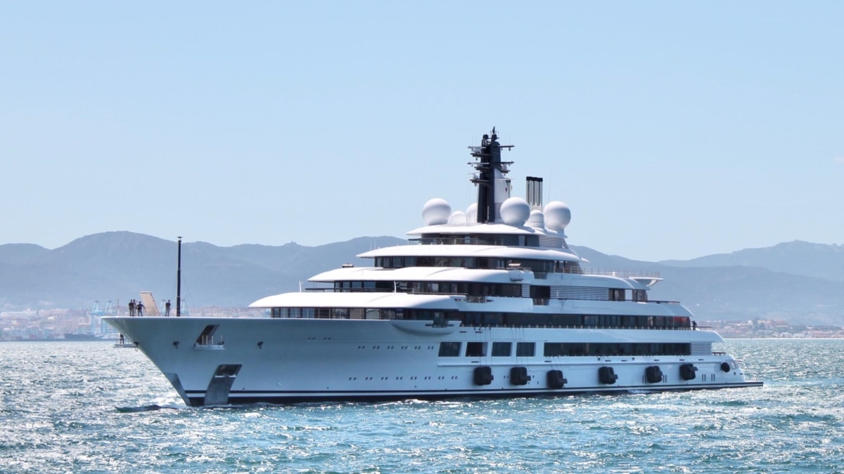 Billionaire Superyacht Celebration: Where The World's Largest Yachts Will  Be For New Years