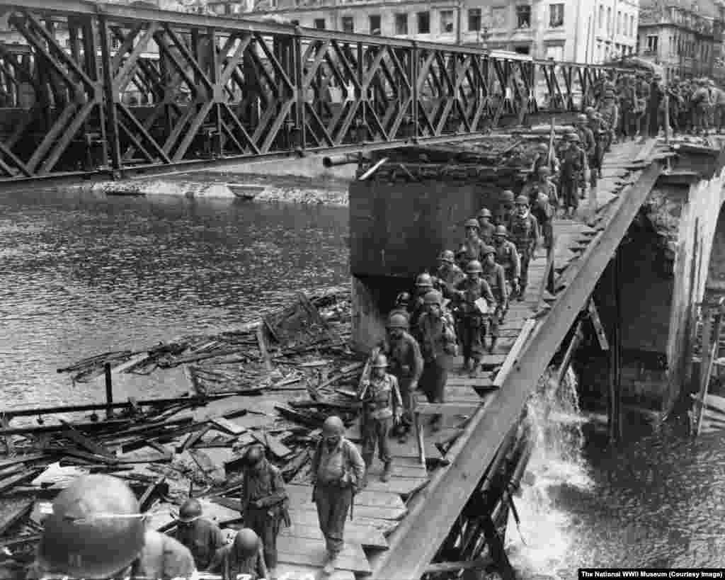 U.S. troops crossing the Doubs River in France in 1944.&nbsp;