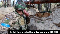 Українські Збройні сили, за даними штабу, продовжують утримувати займані рубежі, здійснюють розвідку на всіх напрямках висування російських військ та «завдають йому вогневого ураження наявними силами та засобами»