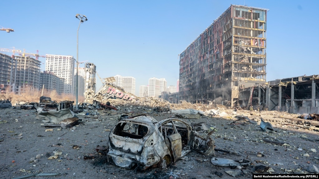 Pogled na mesto bombardovanja zone trgovačkog centra za vreme ruske invazije, Kijev, mart 2022. godine