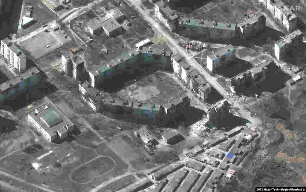 На супутниковому знімкам видно руйнування житлових будинків Маріуполя внаслідок російських обстрілів та бомбардувань, 22 березня 2022 року.&nbsp;Satellite image &copy;2022&nbsp;Maxar Technologies