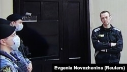 Alexei Navalnîi, acuzat de fraudă și sfidare a instanței, în timpul unei audieri la colonia penitenciară corecțională IK-2 din orașul Pokrov din regiunea Vladimir, Rusia, 22 martie 2022