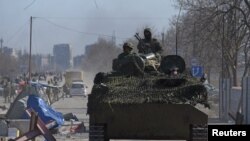 Forcat ruse në pjesën jugore të Mariupolit, më 19 mars.