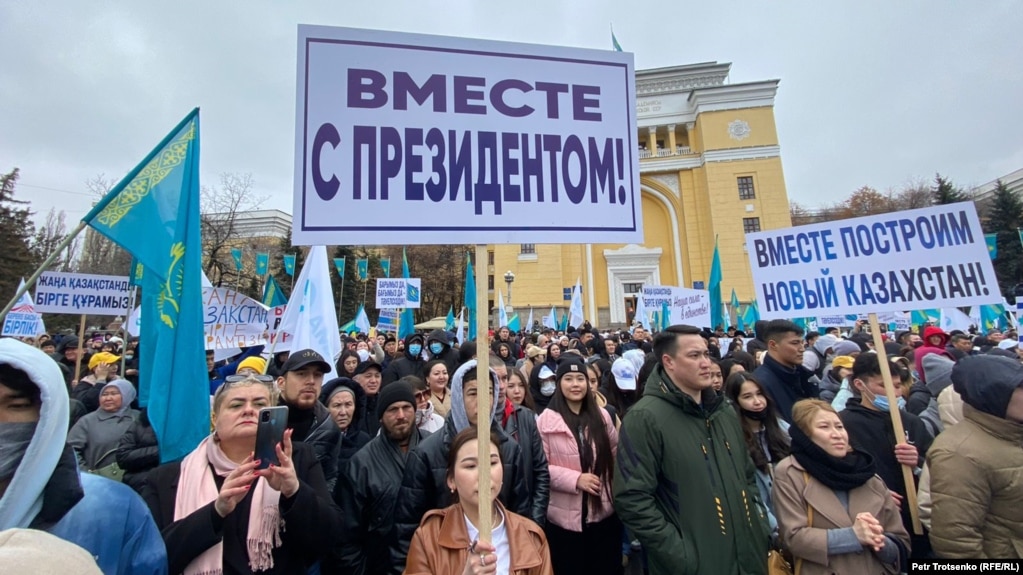 Митинг в поддержку инициатив президента Касым-Жомарта Токаева в Алматы. 19 марта 2022 года