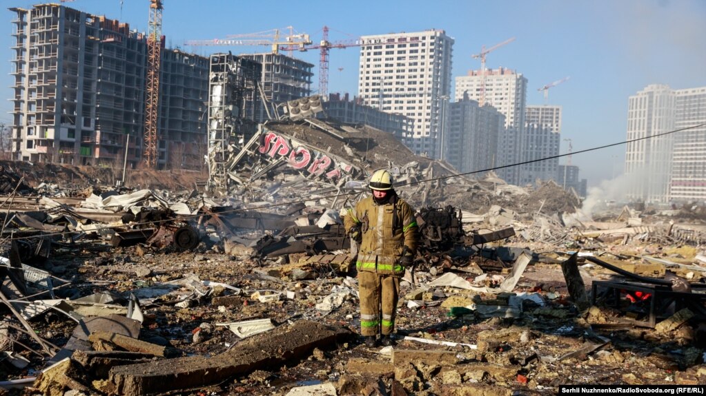 90,5 мільярда доларів складають втрати цивільного населення, в тому числі 10 мільйонів квадратних метрів втраченого житла, 200 тисяч автомобілів