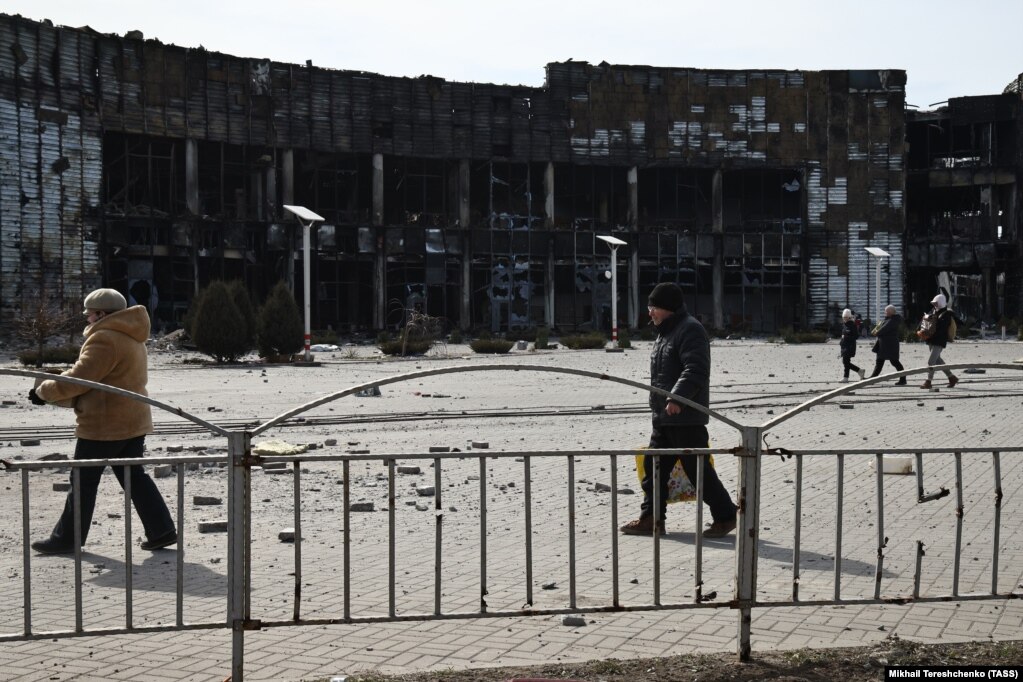 Торговий центр, знищений російськими авіаударами. Маріуполь, 20 березня 2022 року