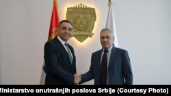 Ministar unutrašnjih poslova Srbije Aleksandar Vulin (levo) poručio je ruskom ambasadoru u Beogradu Aleksandru Bocan-Harčenku da je Srbija "samostalna država koja sama bira prijatelje". 