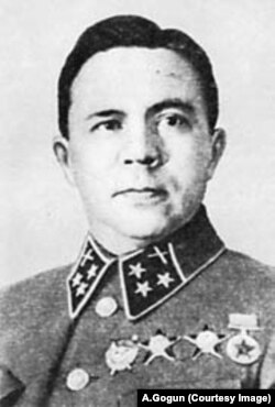 Генерал-лейтенант артиллерии Аркадий Сивков, в 1942–1943 гг. – начальник оперативного управления ЦШПД