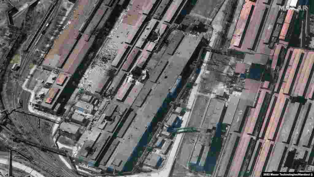 Крупний план руйнувань внаслідок російських обстрілів металургійного заводу &laquo;Азовсталь&raquo; у Маріуполі, 22 березня 2022 року.&nbsp;Satellite image &copy;2022&nbsp;Maxar Technologies