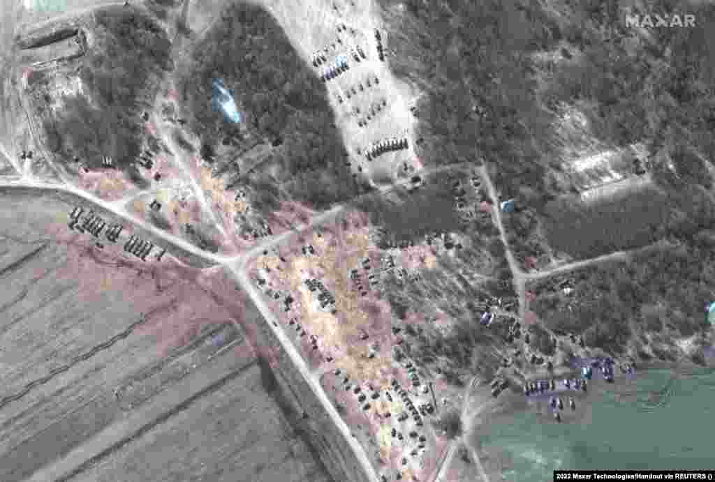Експертите на Maxar казват, че това са руски сухопътни сили близо до Дублин, Беларус, на 18 март.