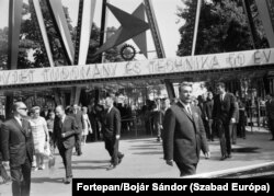 Budapest, Városliget, a Szovjet tudomány és technika 50 éve, jubileumi kiállítás a BNV területén 1967. szeptember 1–24. Brezsnyev elöl jobbra