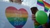 
U anketi Galupa iz maja 2022. godine, 71 odsto Amerikanaca je reklo da podržava istopolne brakove. Samo 27 odsto ih je podržalo kada je anketa prvi put sprovedena 1996. godine.