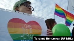 На одной из ЛГБТ-акций прошлых лет в Петербурге