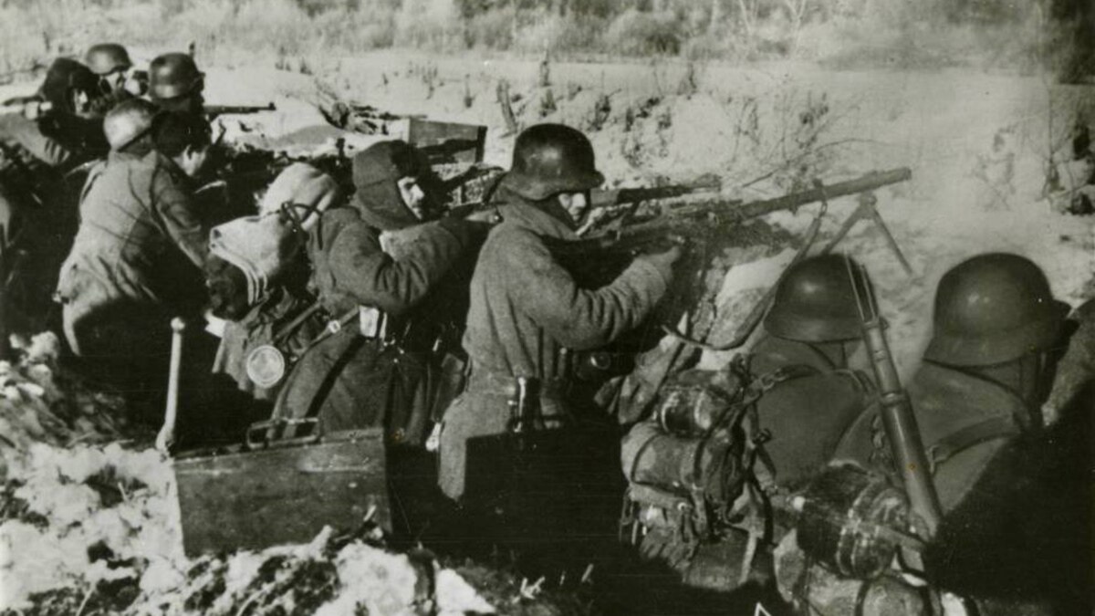 Доброволци се записват в армията, за да воюват в чужда