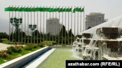 Aşgabat şäheriniň fontanlarynyň biri